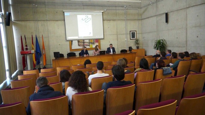 La UMU analiza "La criminalización de los defensores de los migrantes" en una conferencia