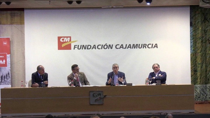 Ramón Jáuregui ofrece una charla sobre responsabilidad social empresarial