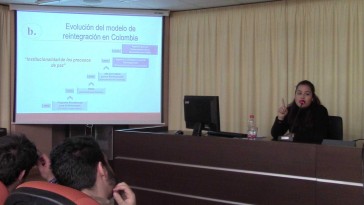 “Experiencias de construcción de paz: el modelo de reintegración de excombatientes en Colombia”.