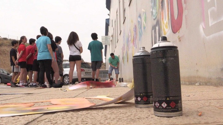 La UMU ha acogido esta semana un taller iniciación a la técnica de arte urbano de pintura con spray