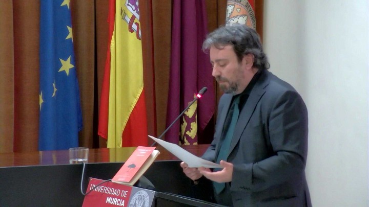Presentación del libro ganador del Premio de Poesía "Dionisia García" del año 2020.
