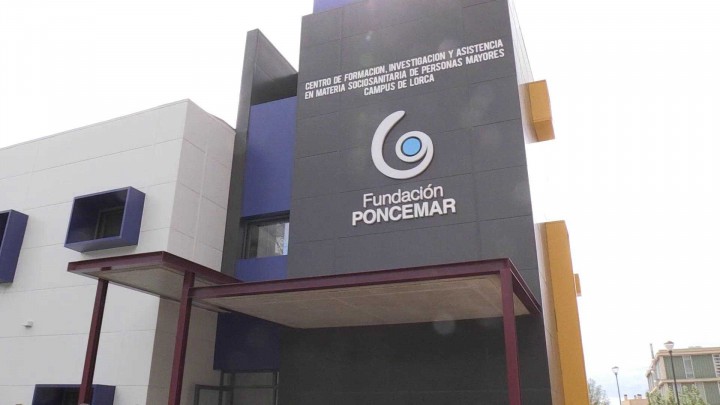 La UMU y la Fundación Poncemar inauguran un centro de día para personas mayores en Lorca